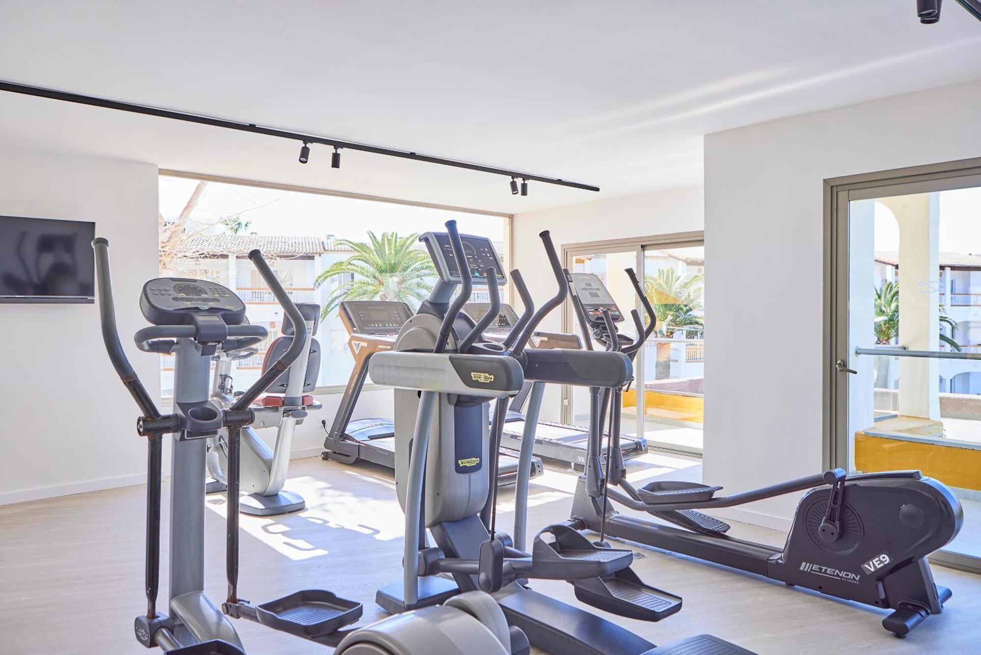 Zafiro Tropic Aparthotel Пуерто де ла Аркудия Екстериор снимка