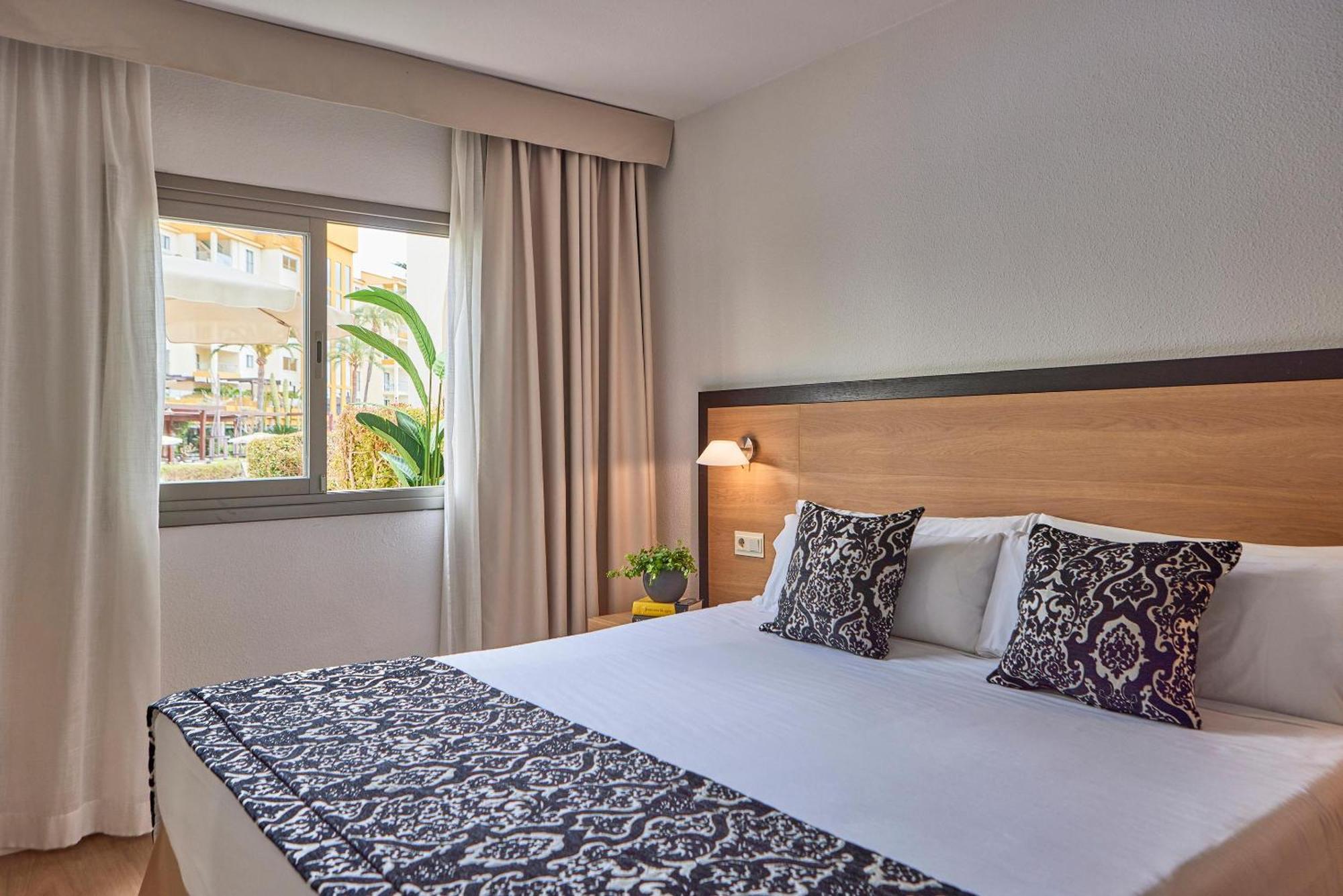 Zafiro Tropic Aparthotel Пуерто де ла Аркудия Екстериор снимка